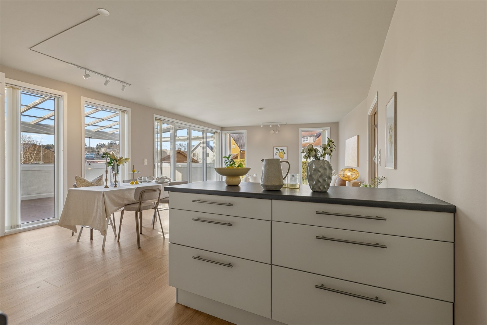 Et oppholdsrom ypperlig for sosiale sammenkomster. Galleribilde