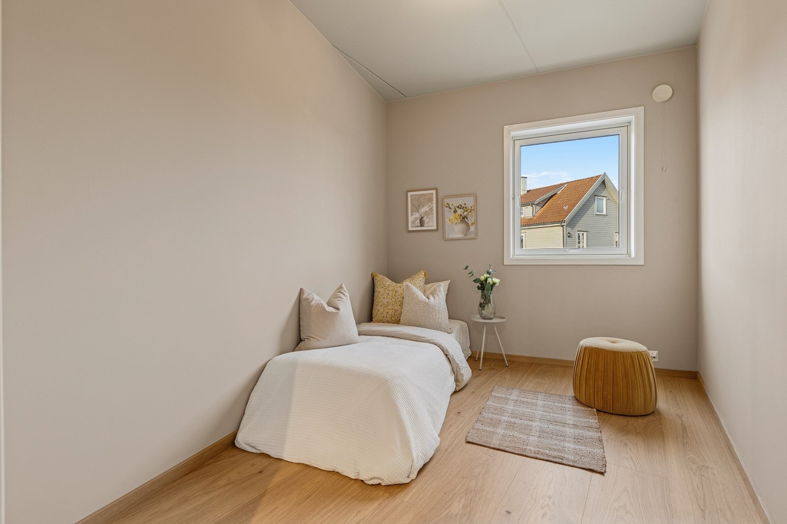 Soverom nr. 2 passer fint som barnerom, gjesterom eller kontor. Galleribilde