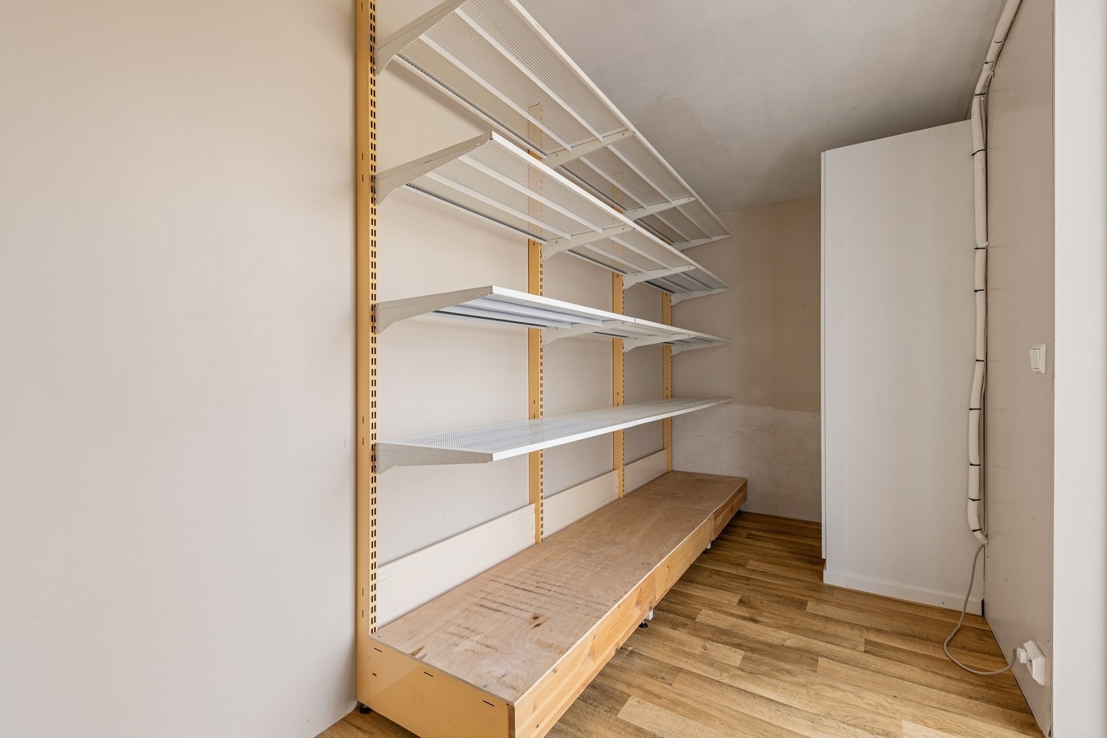 Utvendig bod med adkomst fra balkongen. Galleribilde