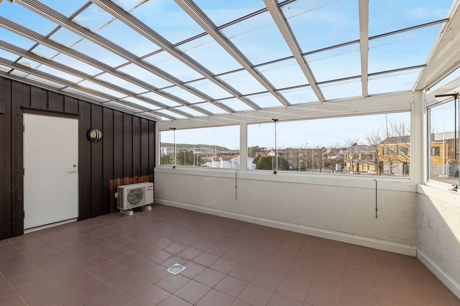 Den innglassede balkongen er på ca. 23 kvm. Galleribilde