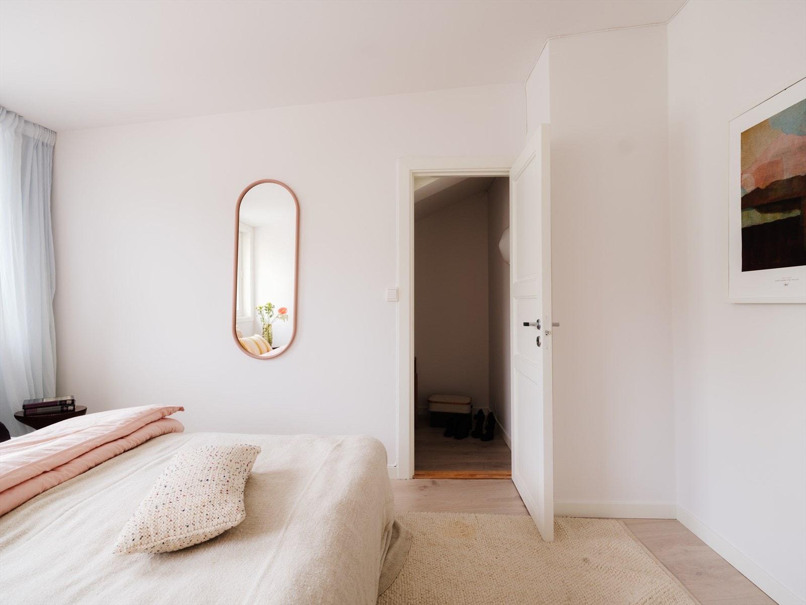 Adkomst til innvendig bod / egen walk-in-garderobe. Galleribilde