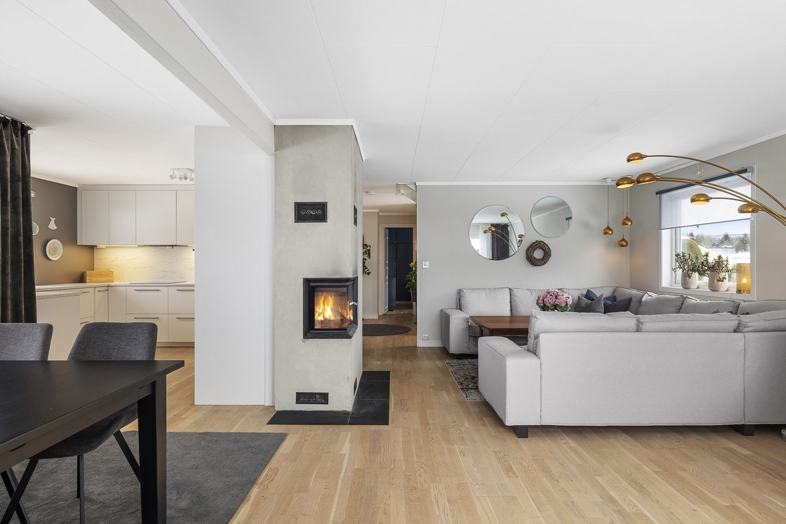 Det er utført flere oppgraderinger de seneste årene og boligen holder en gjennomgående høy standard Galleribilde