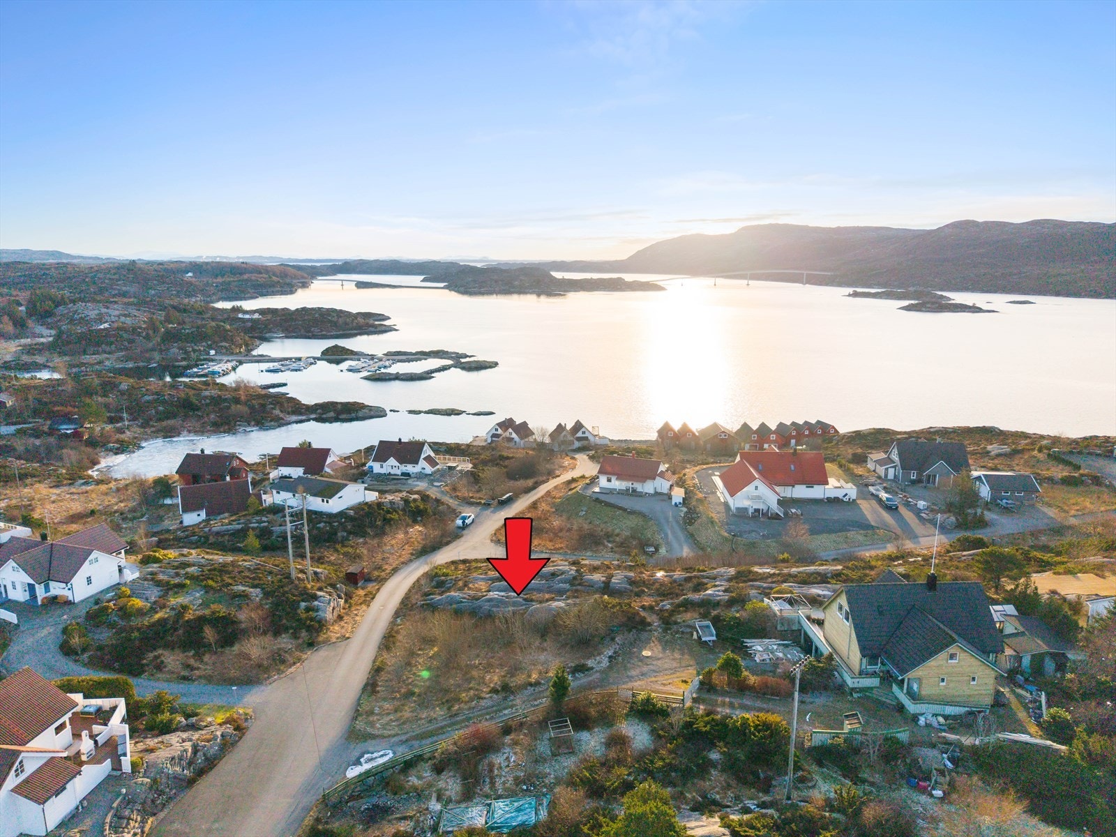 Idyllisk tomt i Litle Leirvika på Mømjna - Presentert av Eiendomsmegler Norge v/Harald Høyland Løndal. Galleribilde