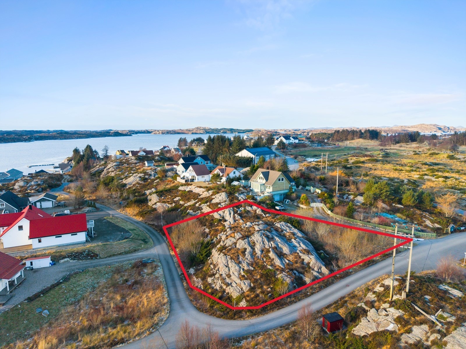 Enkel adkomst og strøm, vann og avløp frem til tomten. Galleribilde