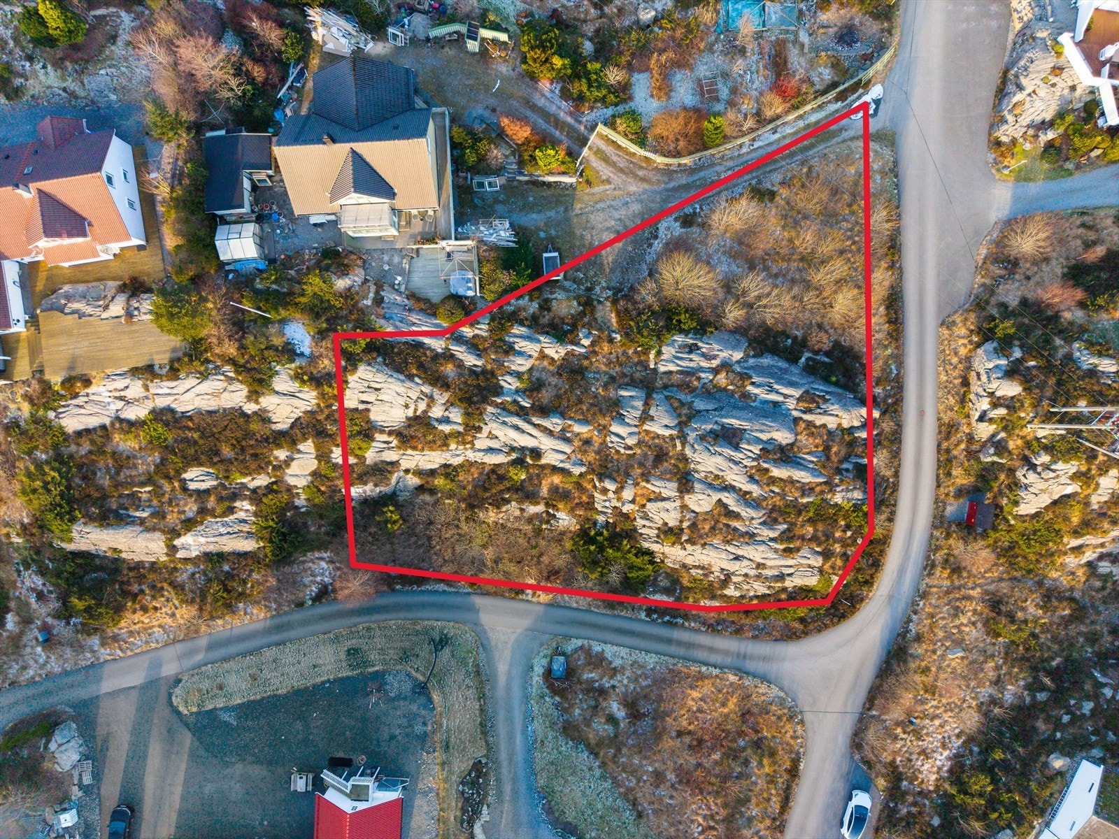 Tomten har et areal på 1621,3 kvm. Galleribilde