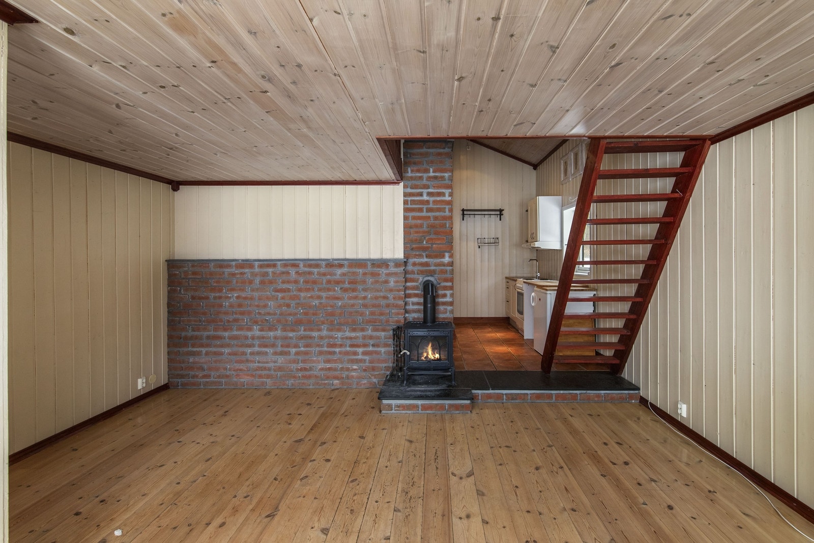 Gjestehuset kan være den perfekte avdelingen for familiens ungdom eller som for eksempel eget hjemmekontor eller hobbyrom. Galleribilde