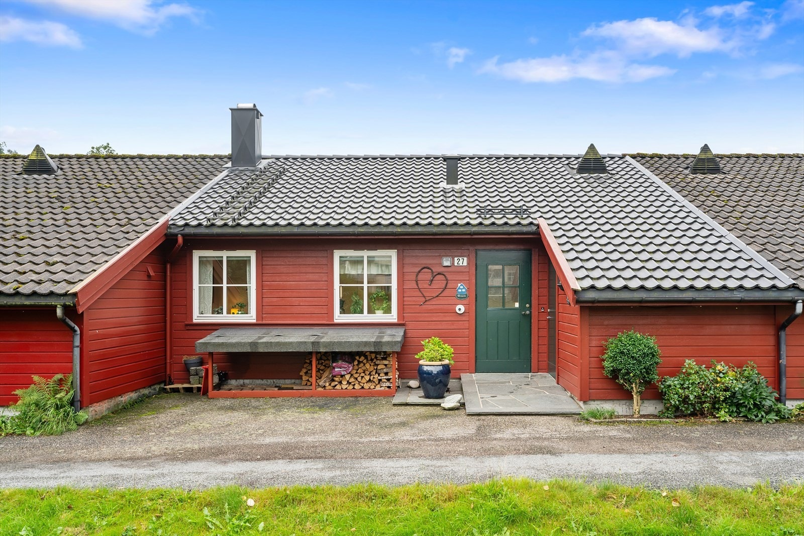 Inngangsparti. (Nytt taktekke i 2021) Galleribilde