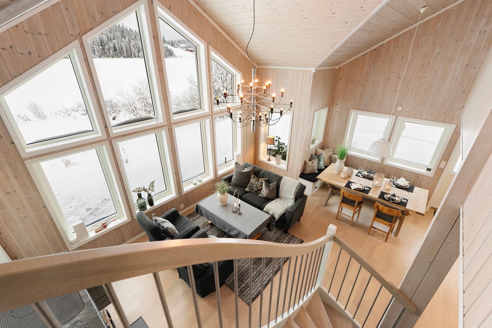 Flott takhøyde og gode vindusflater. Galleribilde