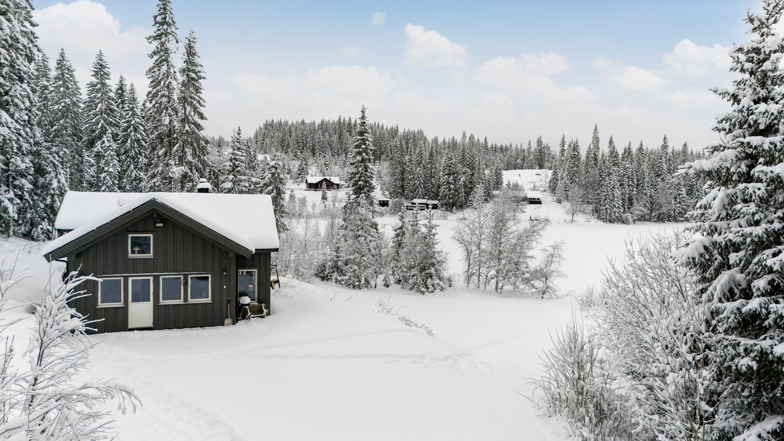 Eiendommen ligger helt nede ved vannet Viggern. Galleribilde