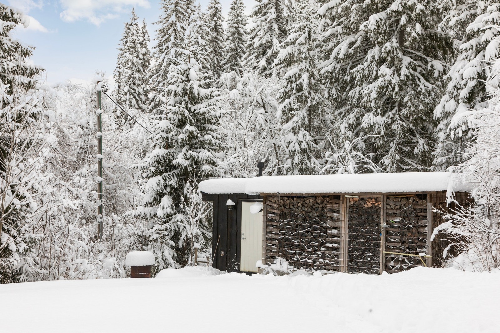 Uthus med toalettrom Galleribilde