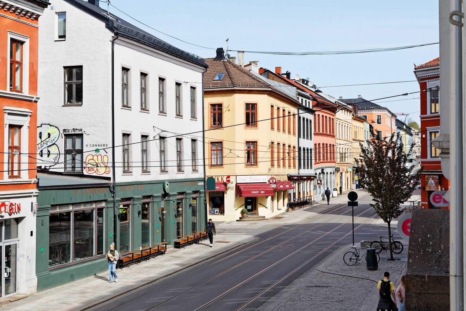 Boligen er beliggende sentralt på populære Grünerløkka, med kort vei til mange gode forretninger. Galleribilde