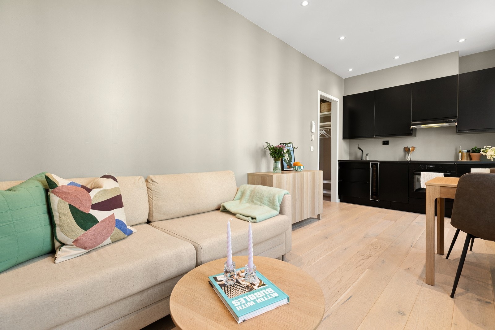 Leiligheten leies ut umøblert (bilder er fra en gammel salgsannonse). Galleribilde