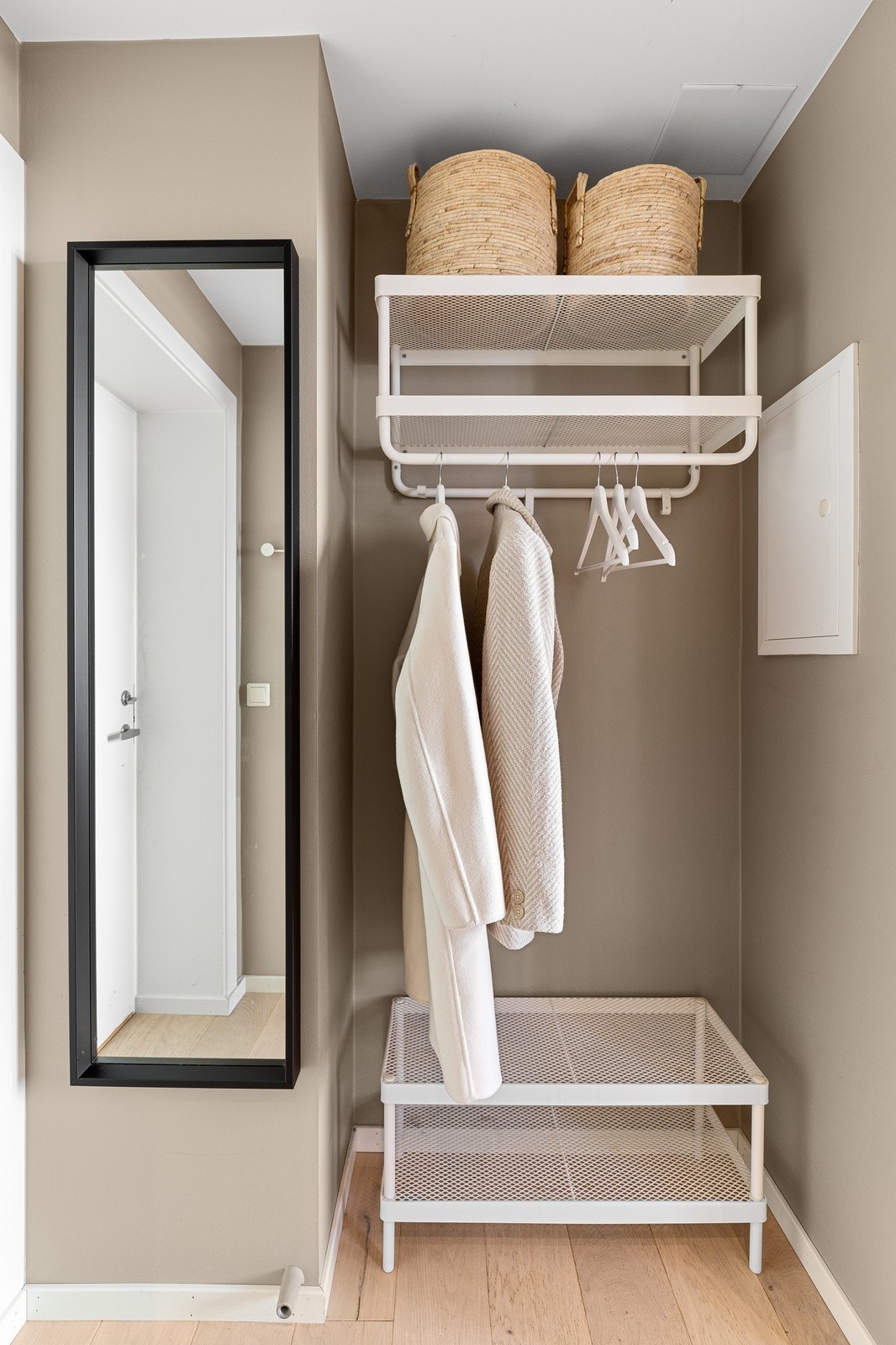 Her har du god plass til oppbevaring av sko- og yttertøy. Galleribilde