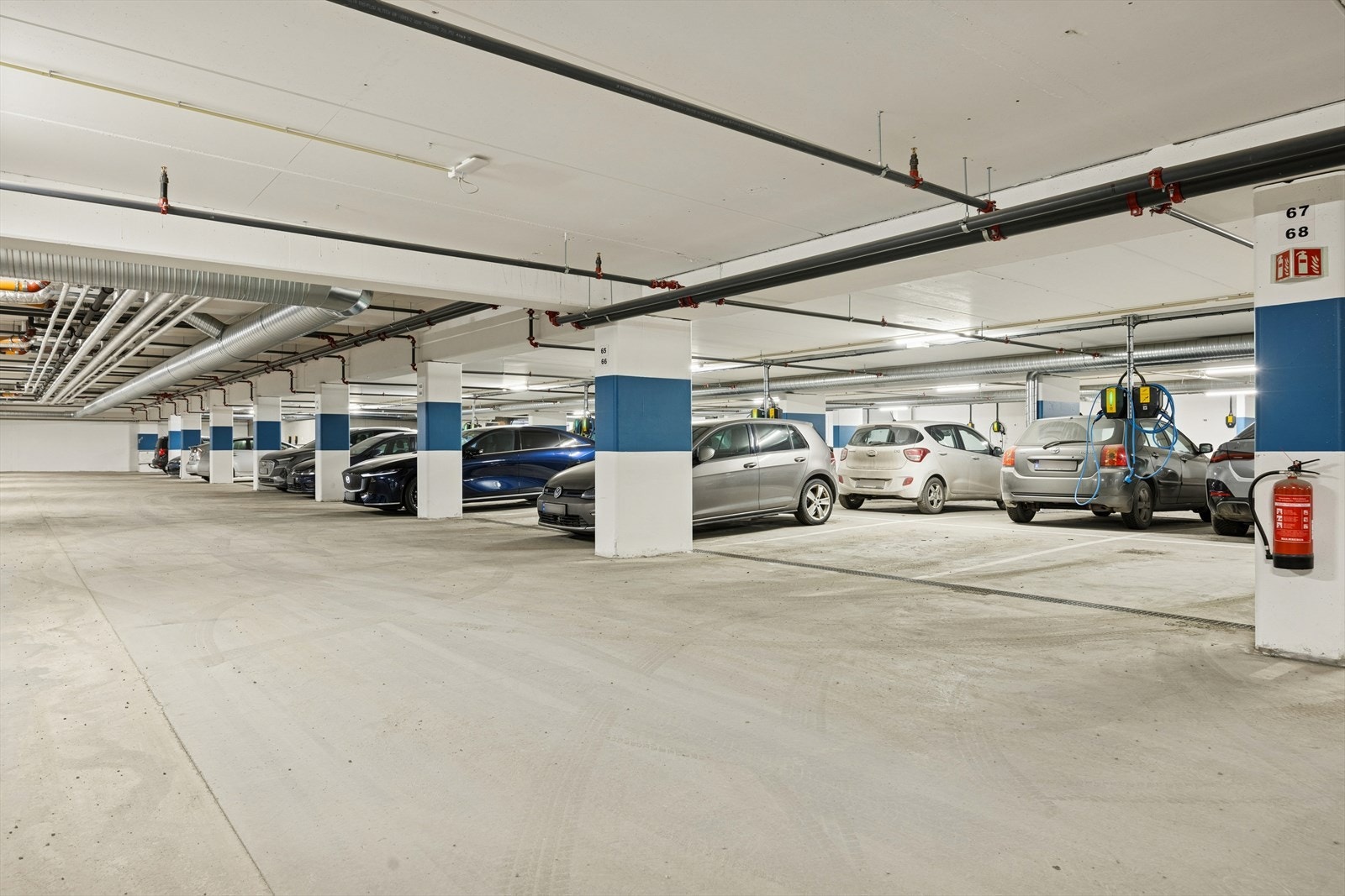 Det medfølger parkeringsplass i felles, lukket garasjeanlegg. Galleribilde