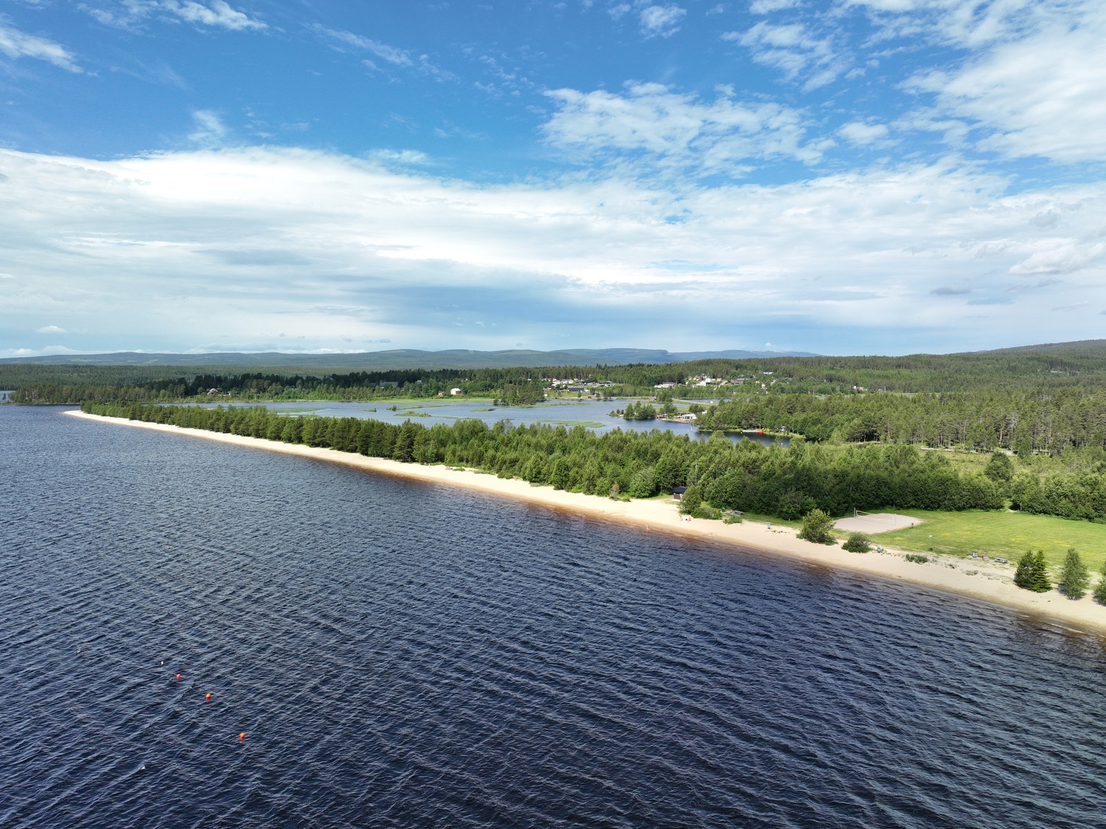 Sandstranden er lang.... Galleribilde