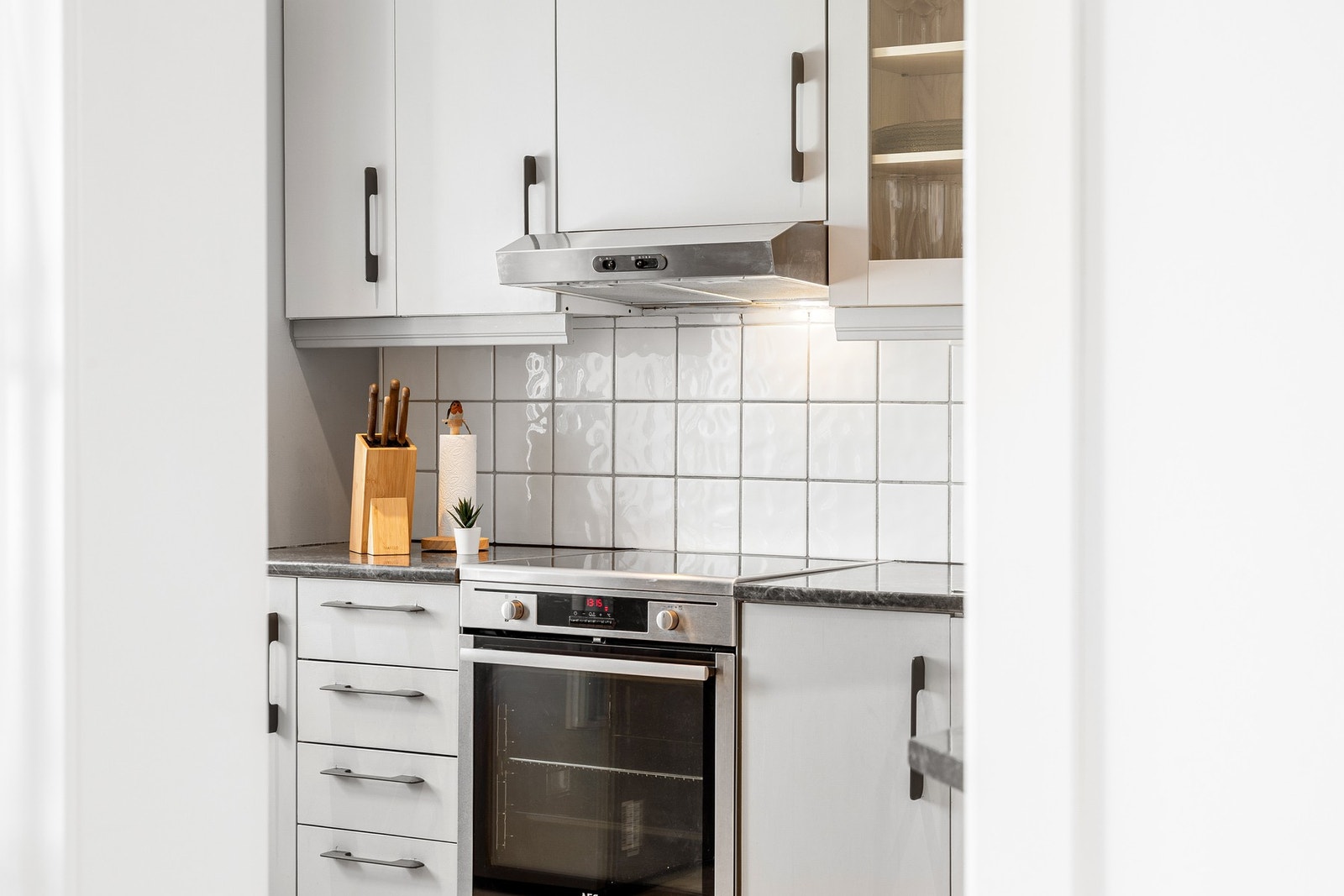 Det er montert downlights på stue, baderom og kjøkken. Galleribilde