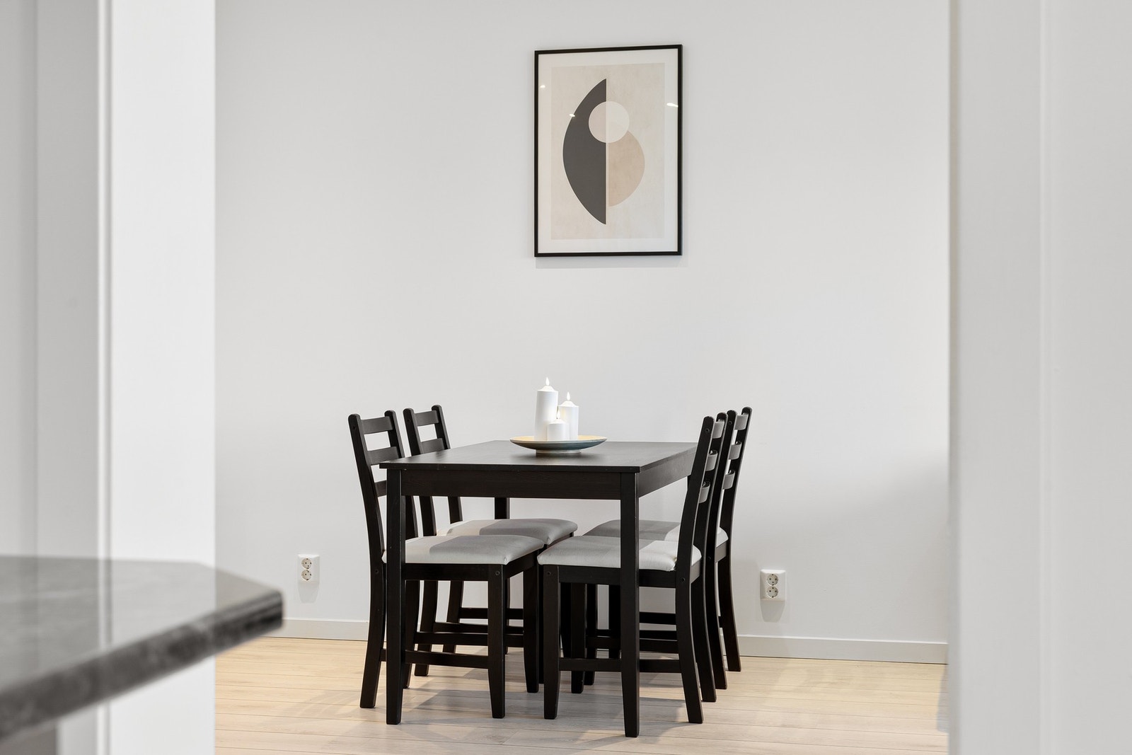 Det er god plass til et større spisebord. Galleribilde