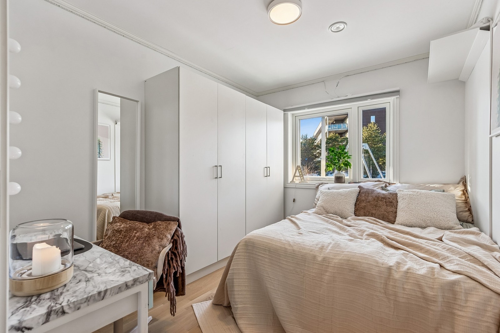 På soverommet er det lyse overflater og god romfølelse som gir et behagelig opphold. Galleribilde