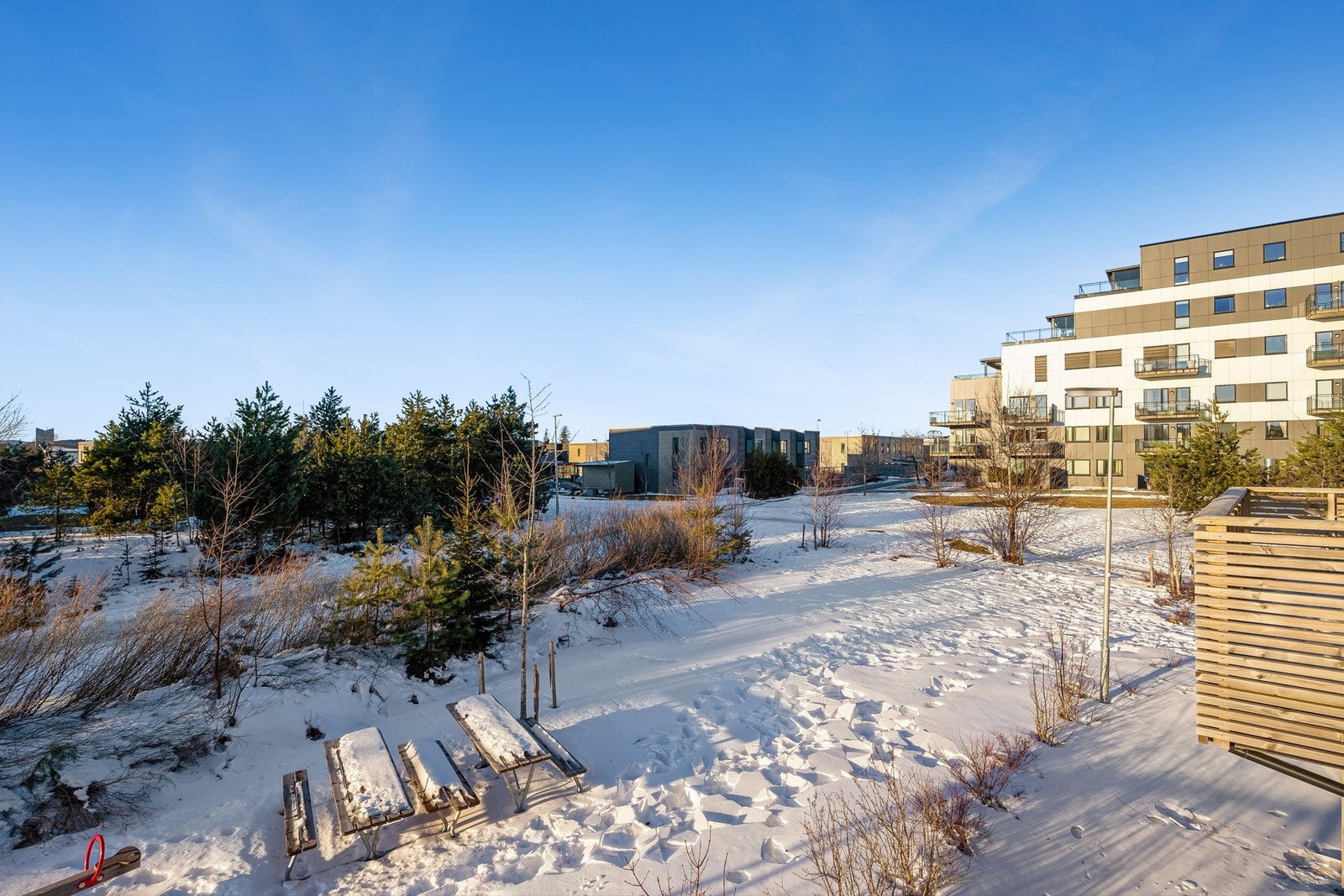 Attraktivt og velholdt boligområde preget av ro, kvalitet og moderne bebyggelse. Galleribilde