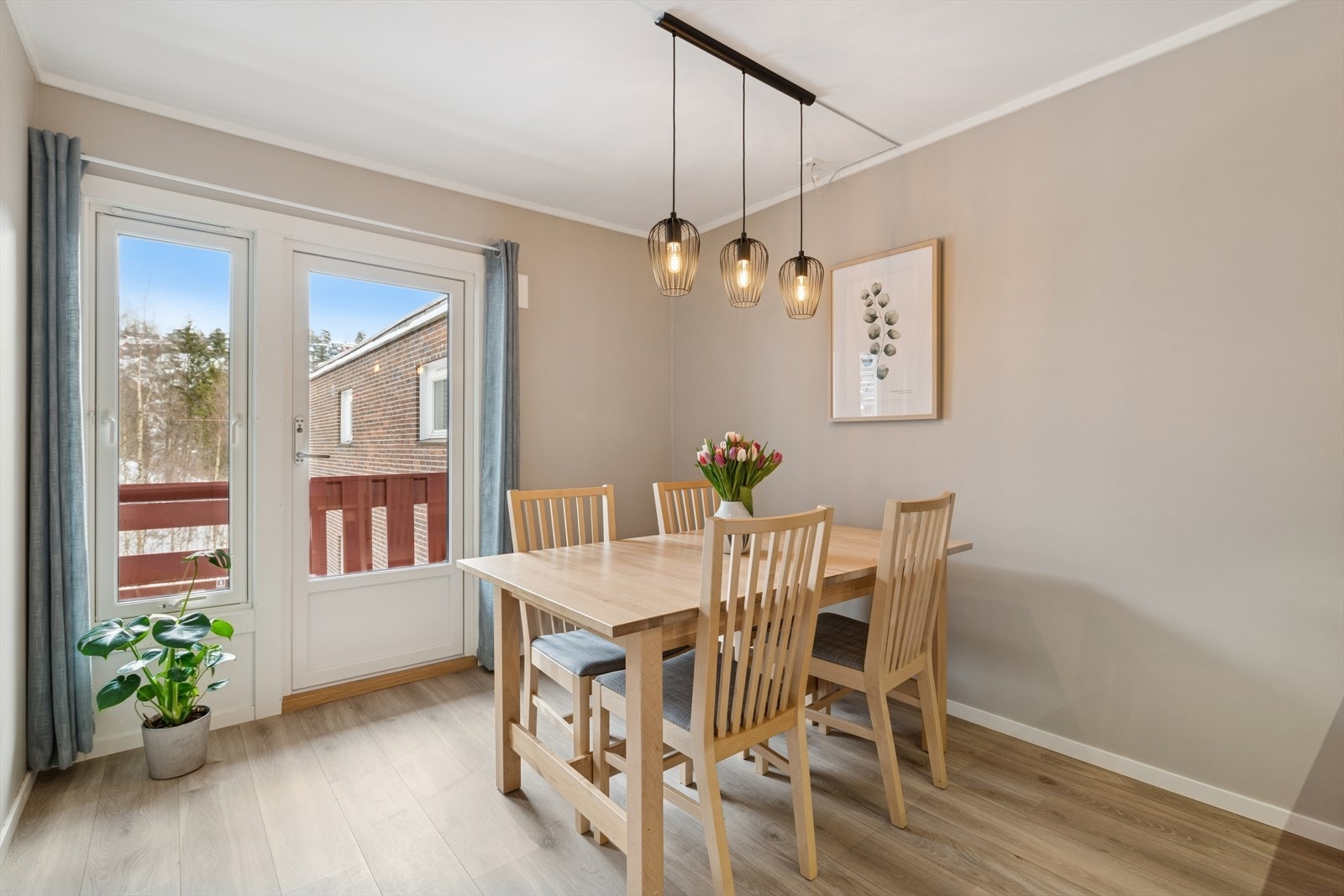 Utgang til veranda fra kjøkkenet. Galleribilde