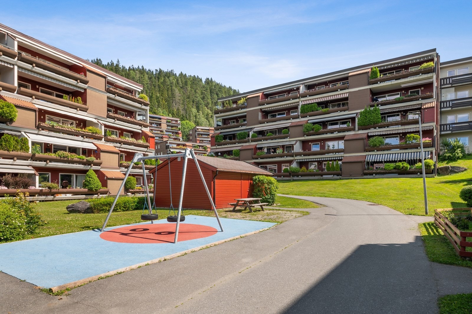 sameiet har fine fellesarealer med hyggelige lekeområder og sosiale områder. Galleribilde