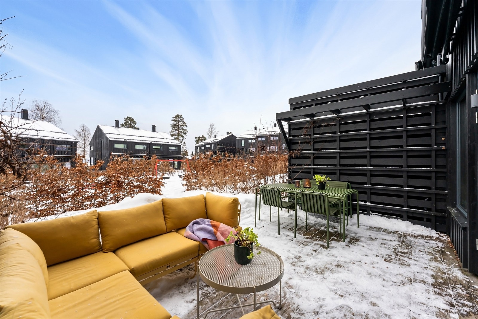 Terrassen er sydøstvendt og har gode solforhold Galleribilde
