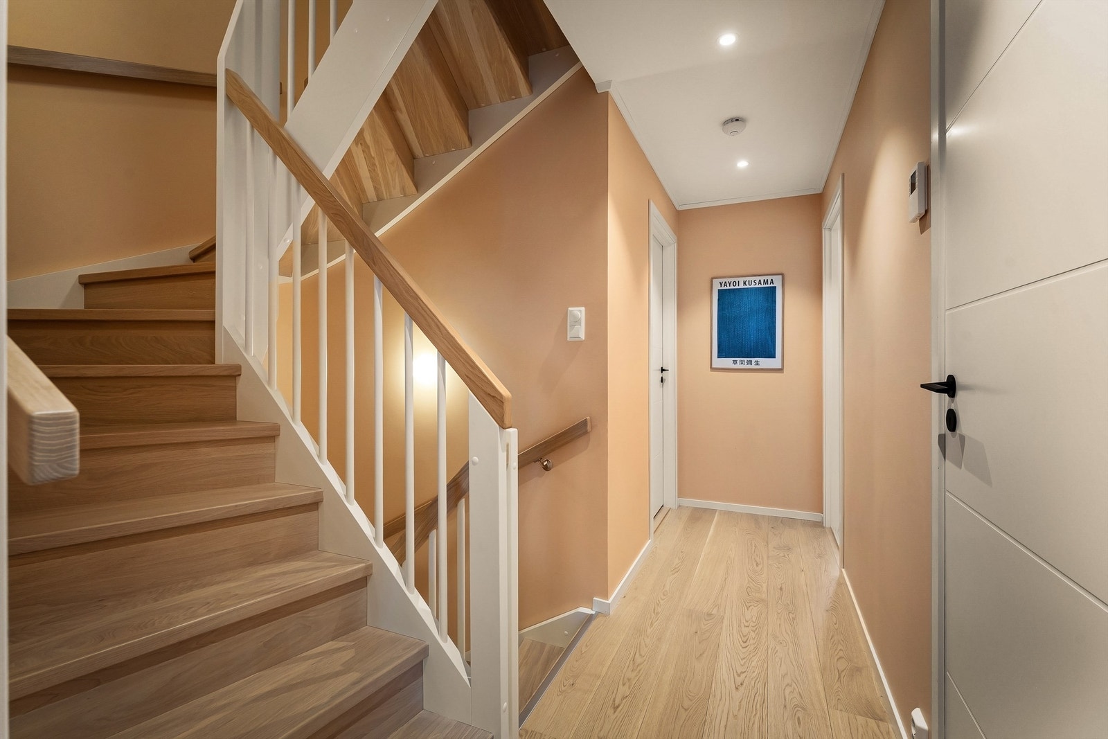 I 2. etasjen har du soveromsavdelingen med 3 soverom og 2 bad Galleribilde