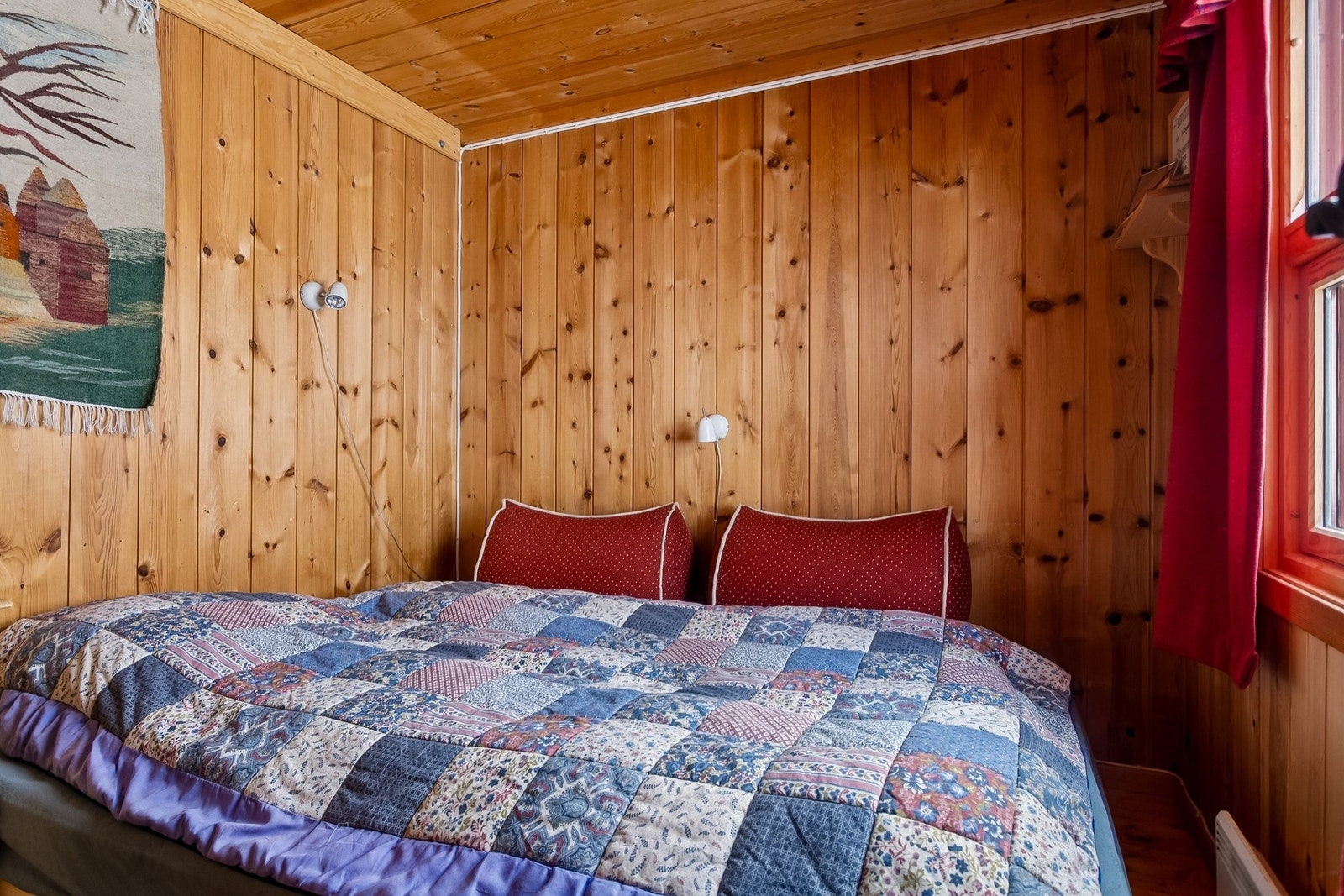 Soverom 2 i hovedhytta har plass til dobbeltseng eller familiekøye Galleribilde