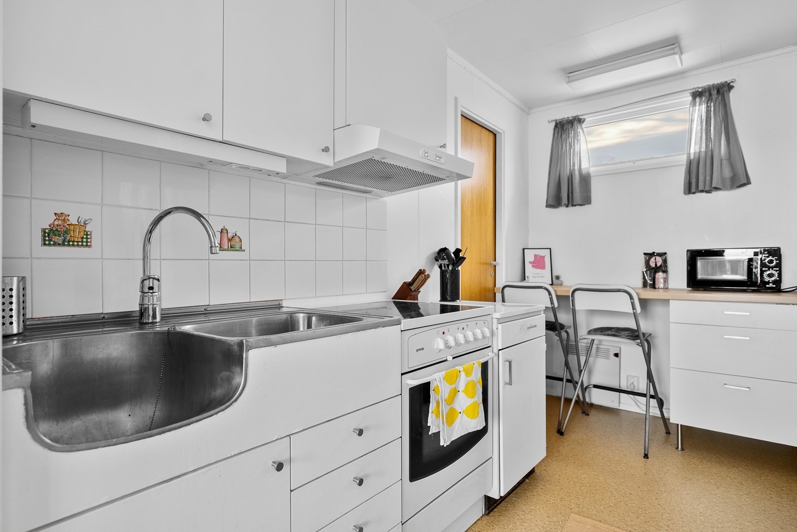 Kjøkken i utleieleiligheten. Galleribilde