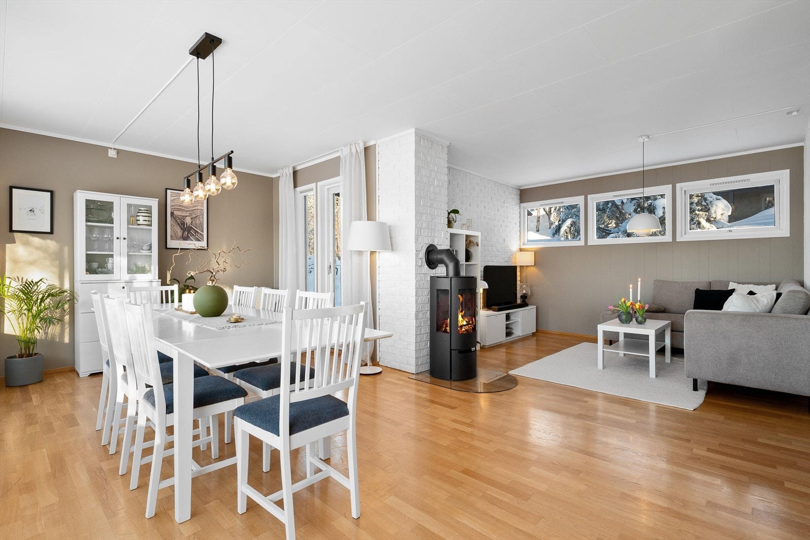 Fra spisestua er det utgang til terrassen. Galleribilde