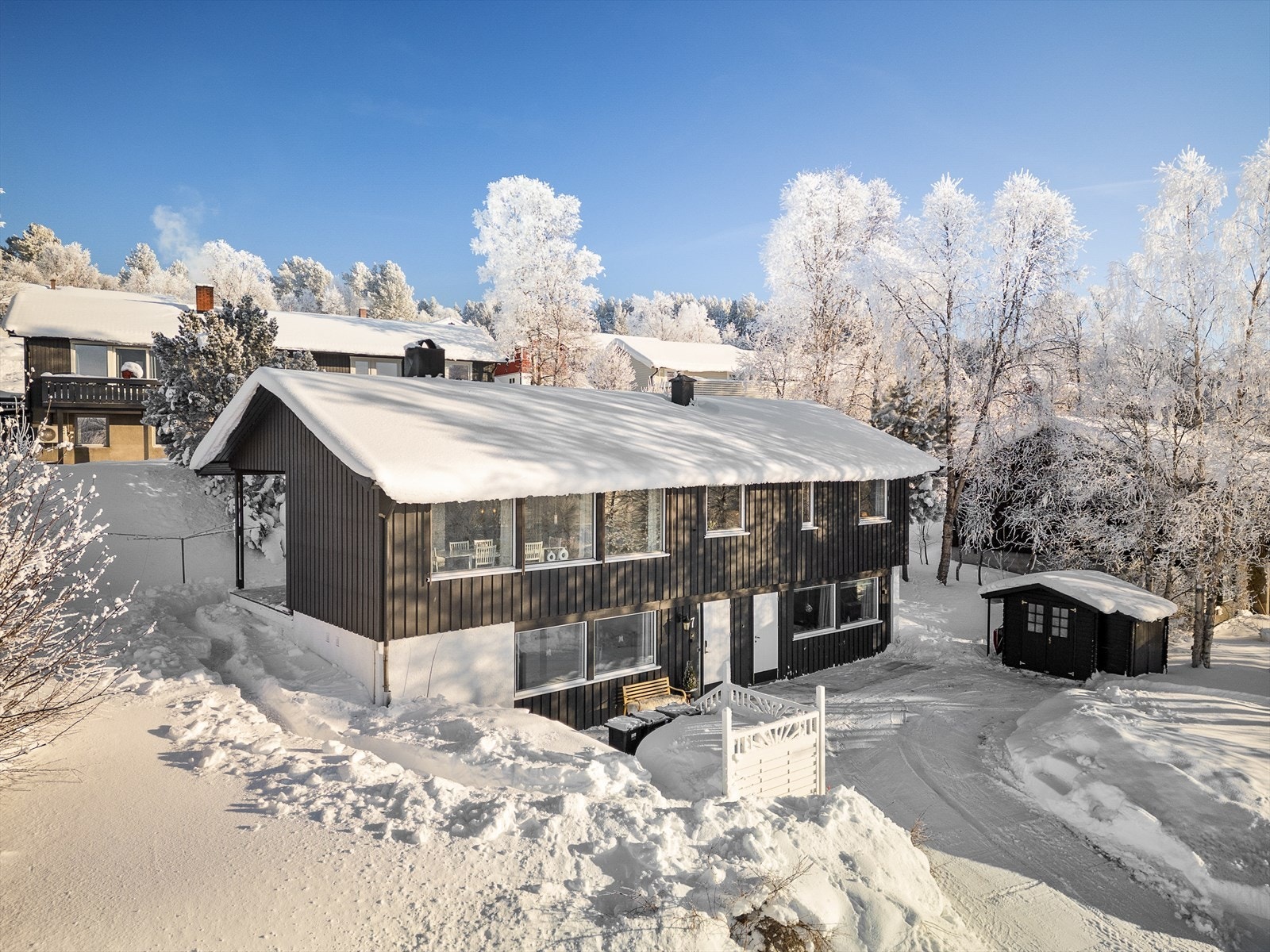 Fra boligen er det kort vei til fine turområder samtidig som det er gangavstand til sentrum. Galleribilde