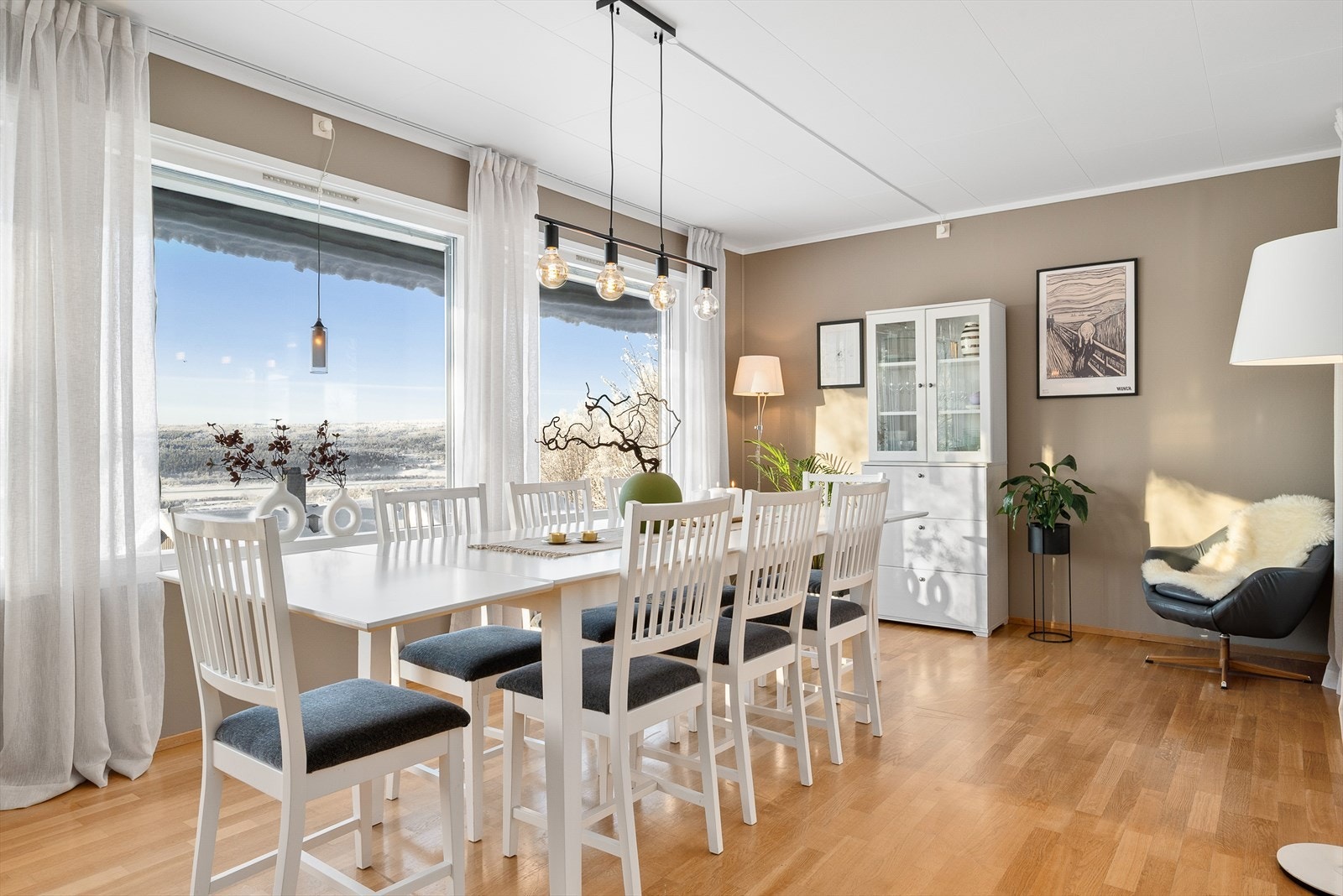 Spisestue. Galleribilde