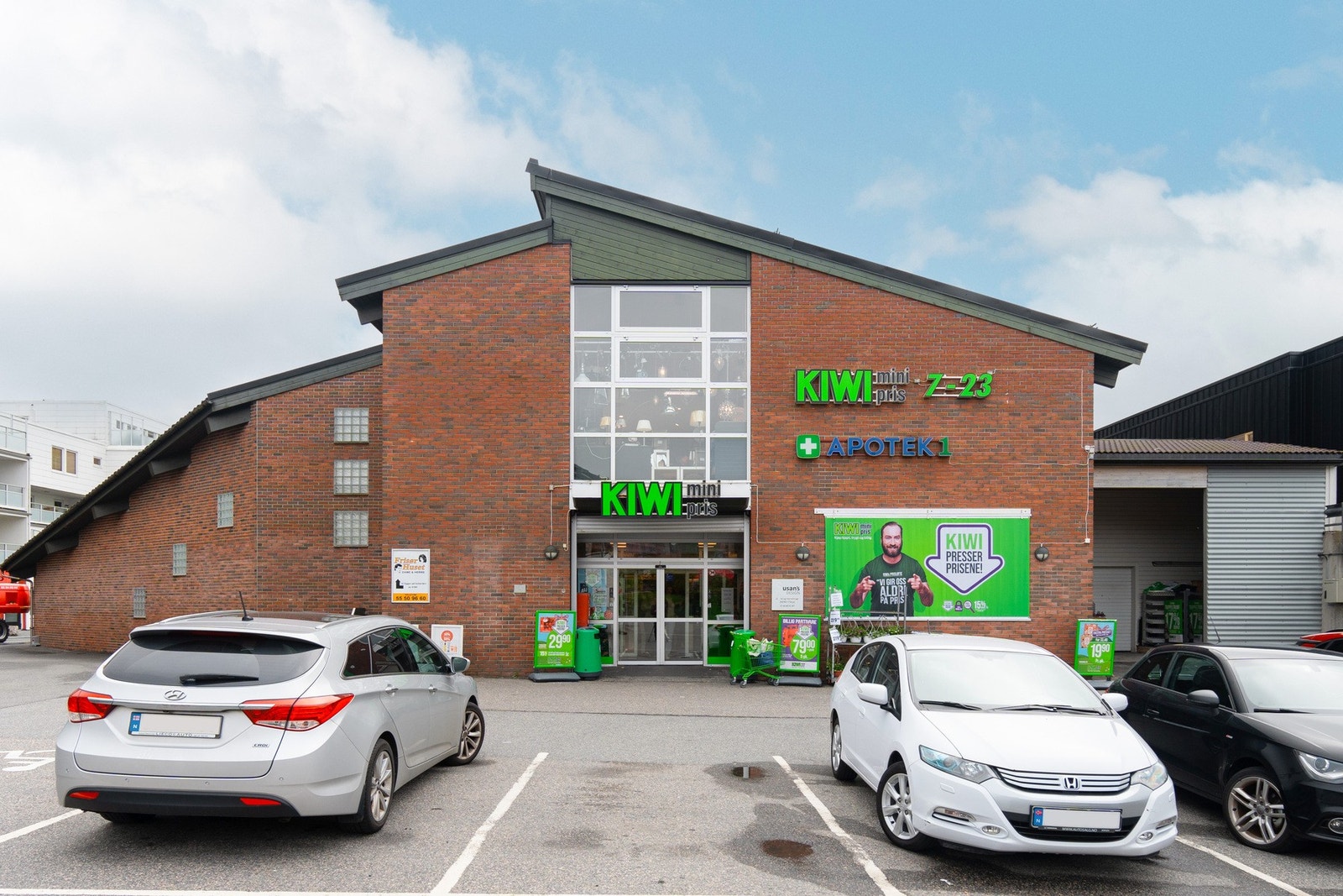 En kort spasertur unna finner du nærbutikken Kiwi. Galleribilde