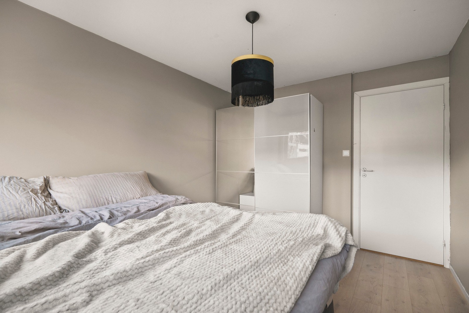 Soverommene er av god størrelse og måler 7,9 kvm, 10,4 kvm og 10,6 kvm. Galleribilde