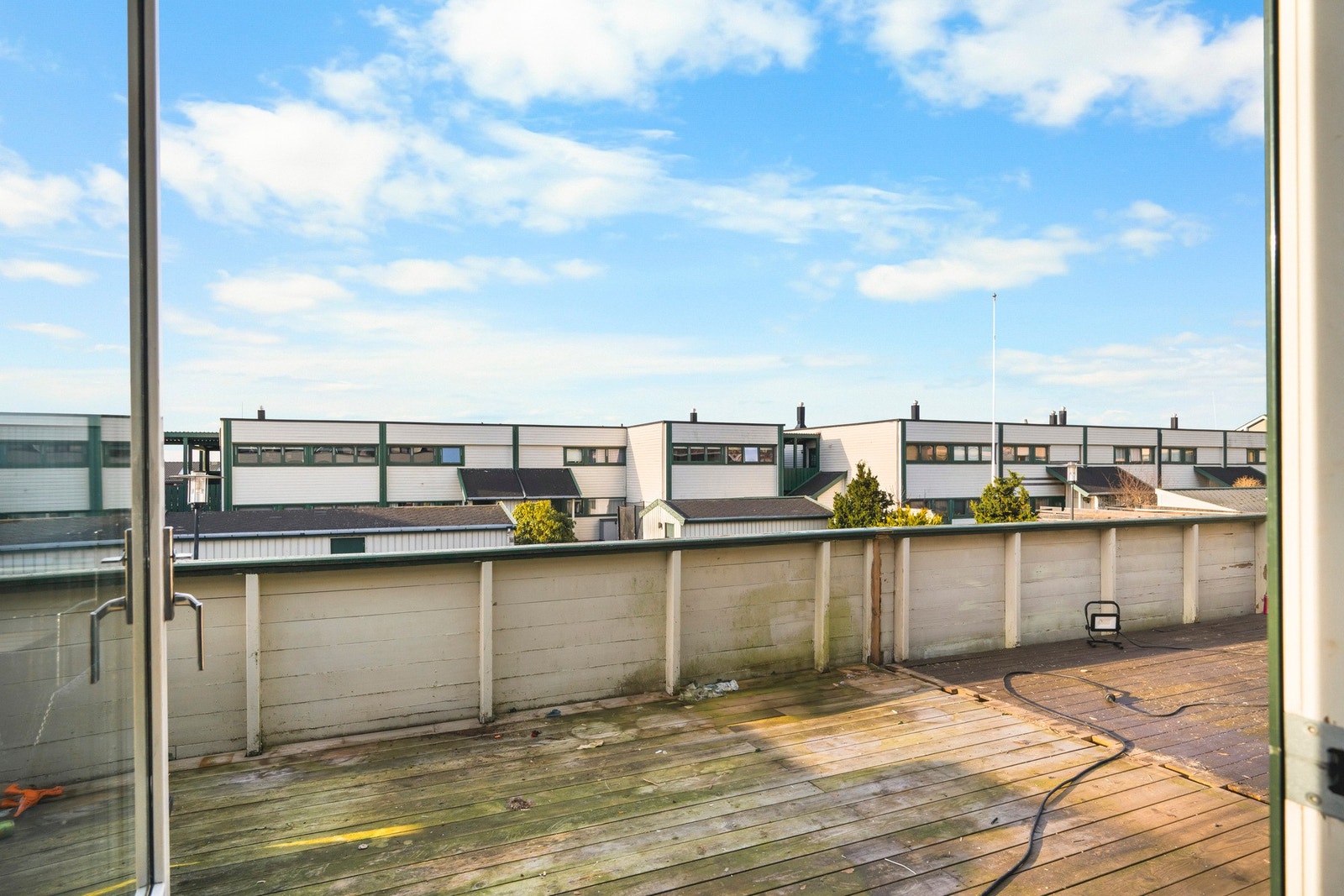 Fra stuen er det utgang til terrasse på 20 kvm. Galleribilde