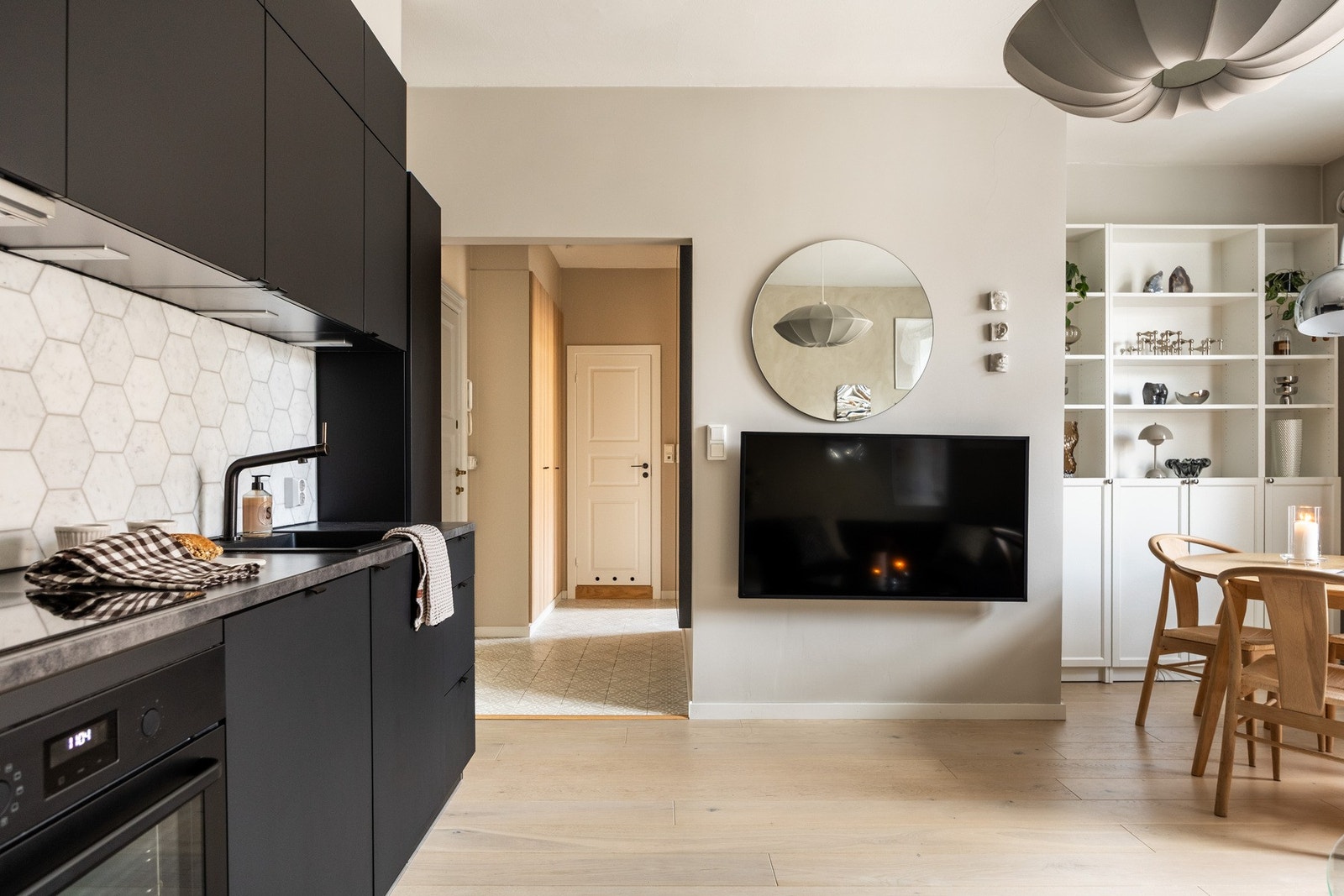 Stuen har god plass til variert møblering. Galleribilde