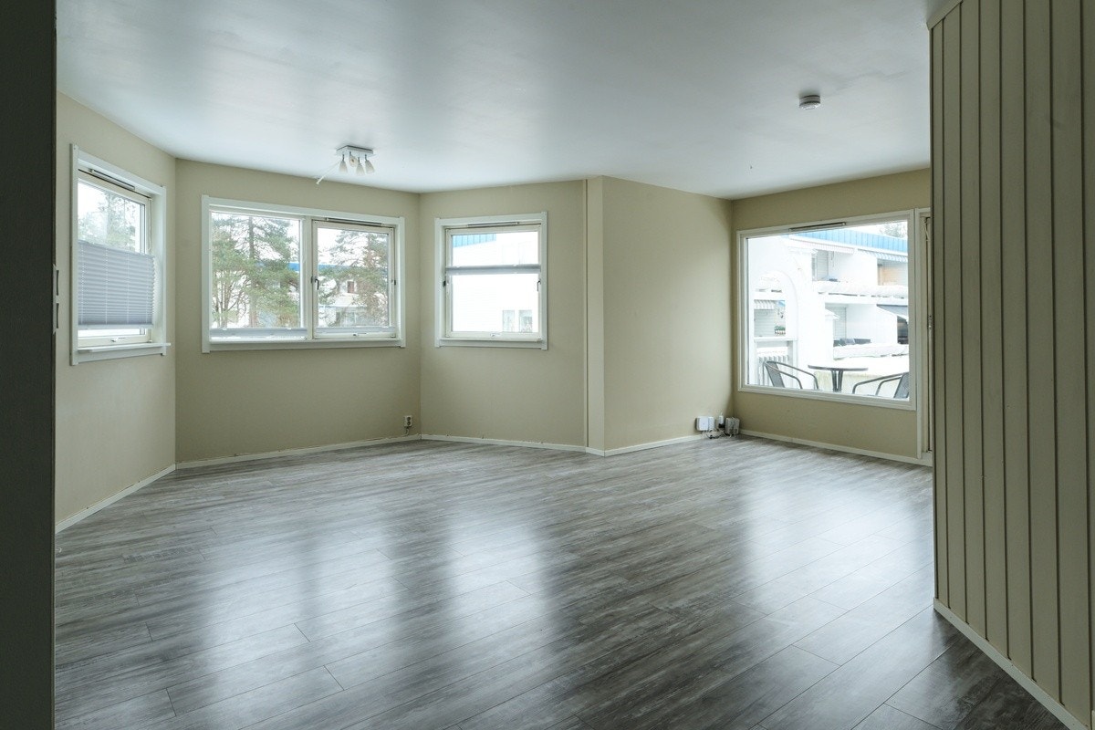 Velkommen til denne flotte 3-roms leiligheten i Åslandhellinga 99. Galleribilde