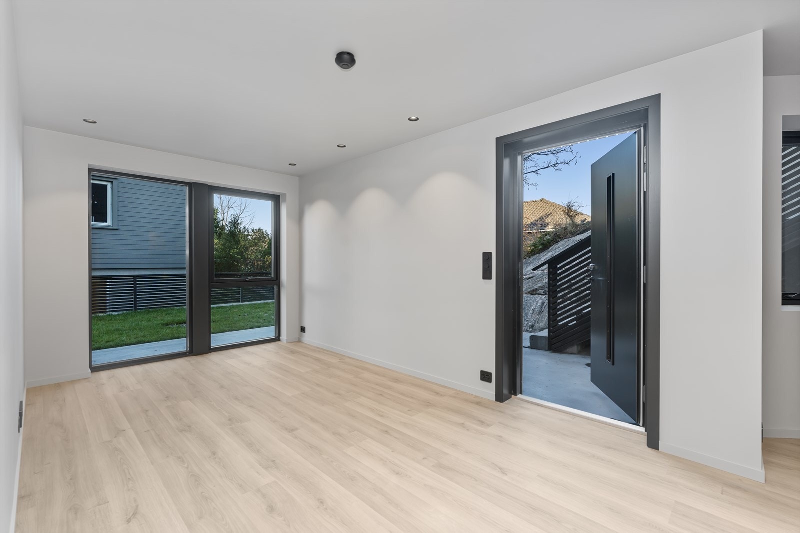 Utleiedel med egen separat inngangsdør Galleribilde