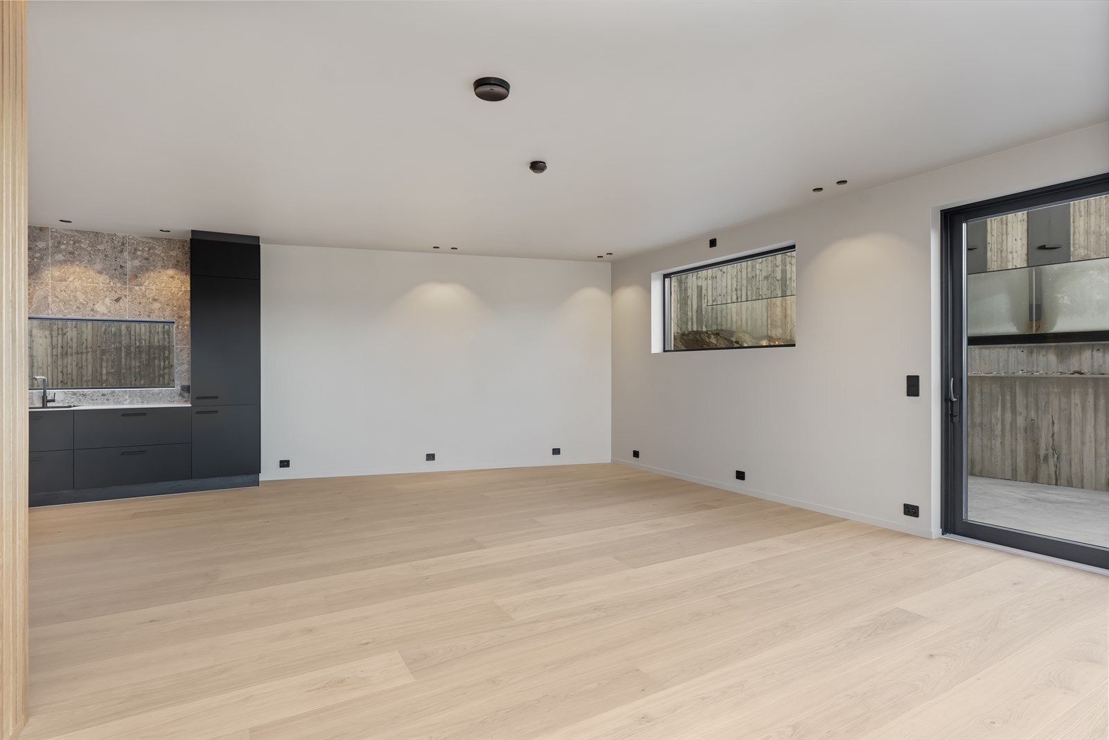 Den åpne planløsningen inviterer ny kjøper til å innrede etter ønske Galleribilde