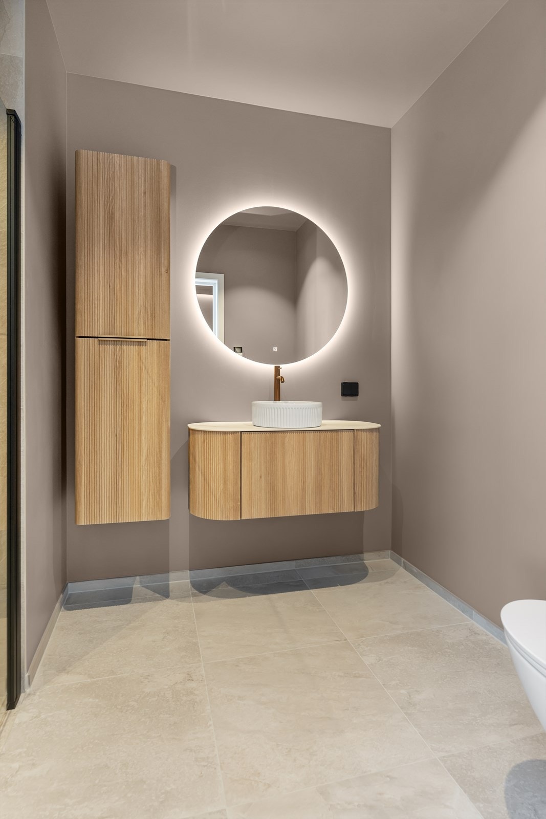 Gjennomgående pent og moderne bad Galleribilde