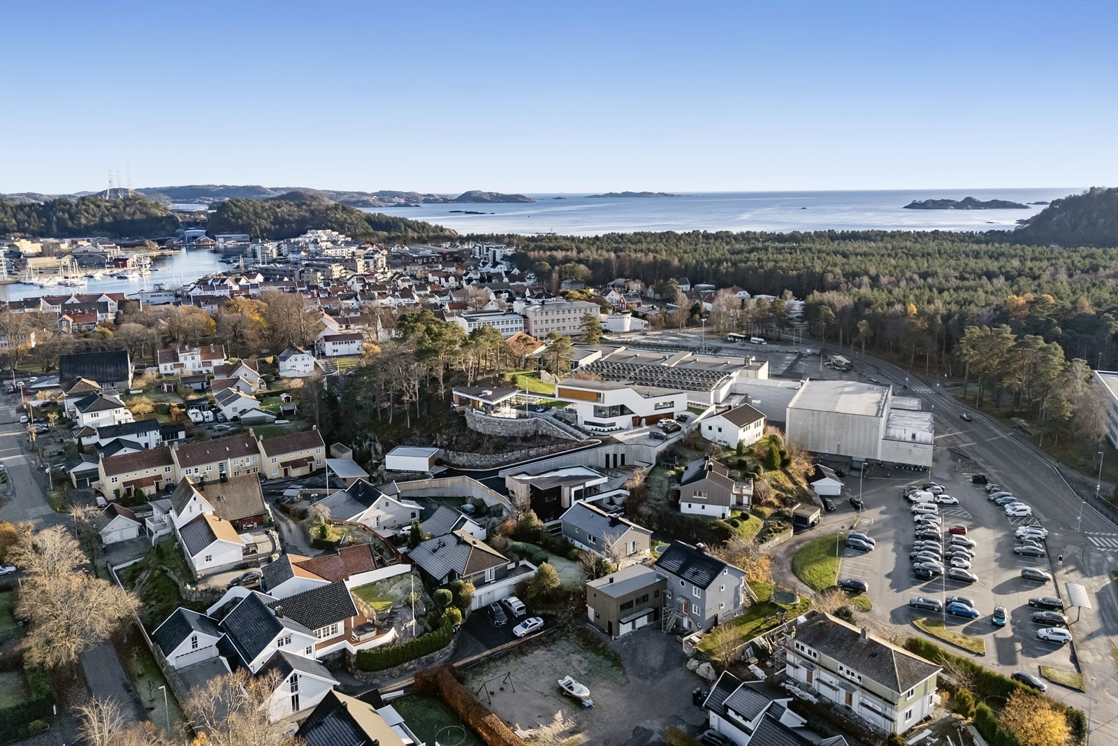 Dronefoto - Oversiktsbilde Galleribilde