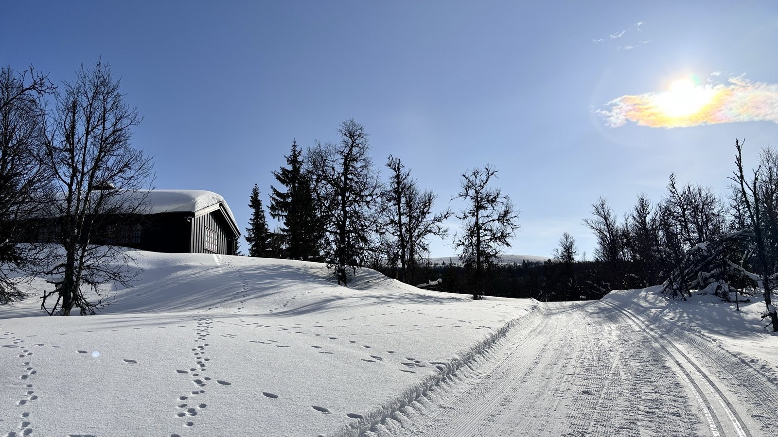 En sjarmerende fritidsbolig m/usjenert og flott beliggenhet i naturskjønne omgivelser - rett ved skiløypa på Varden Galleribilde