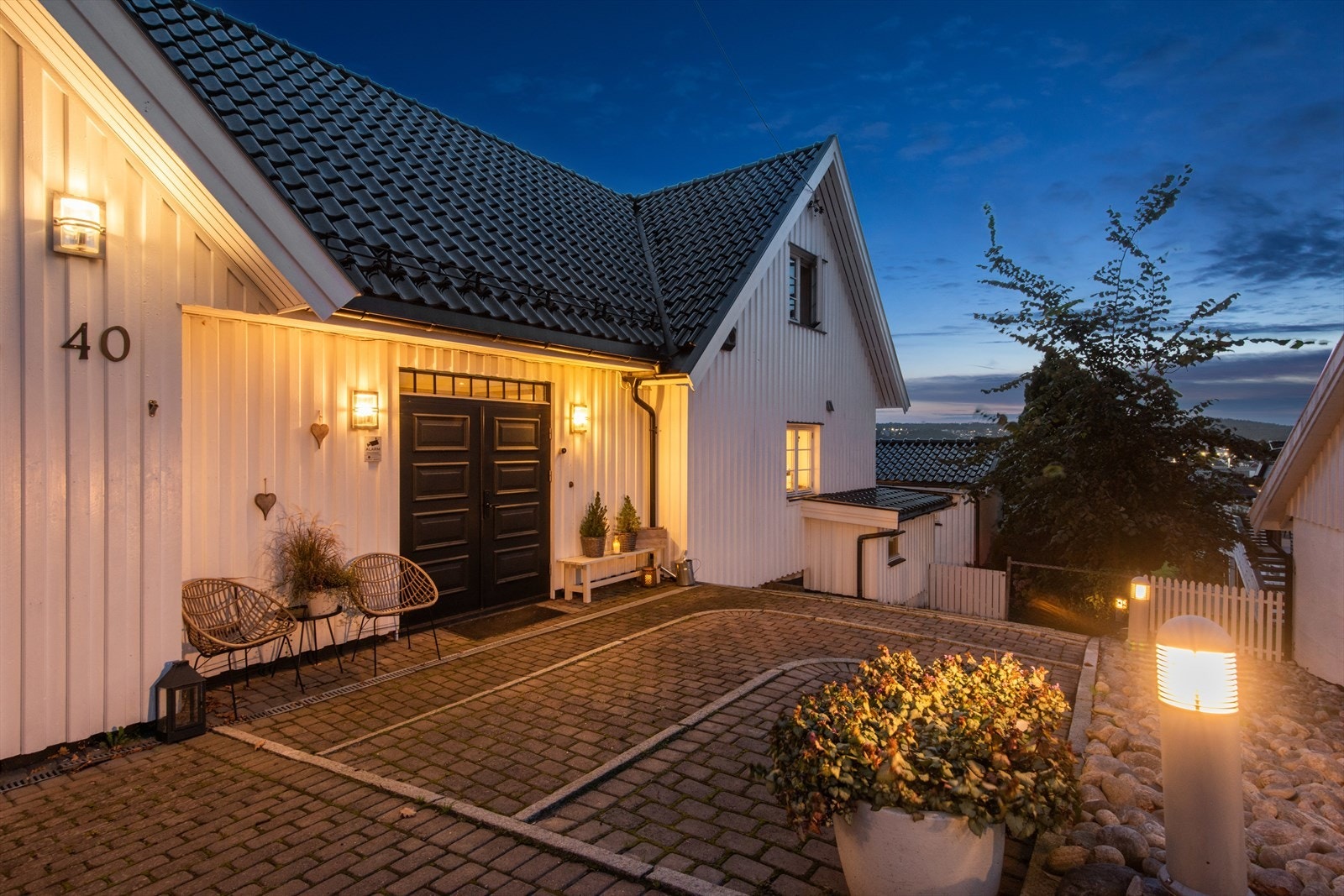 Et trivelig inngangsparti ønsker deg velkommen hjem. Galleribilde