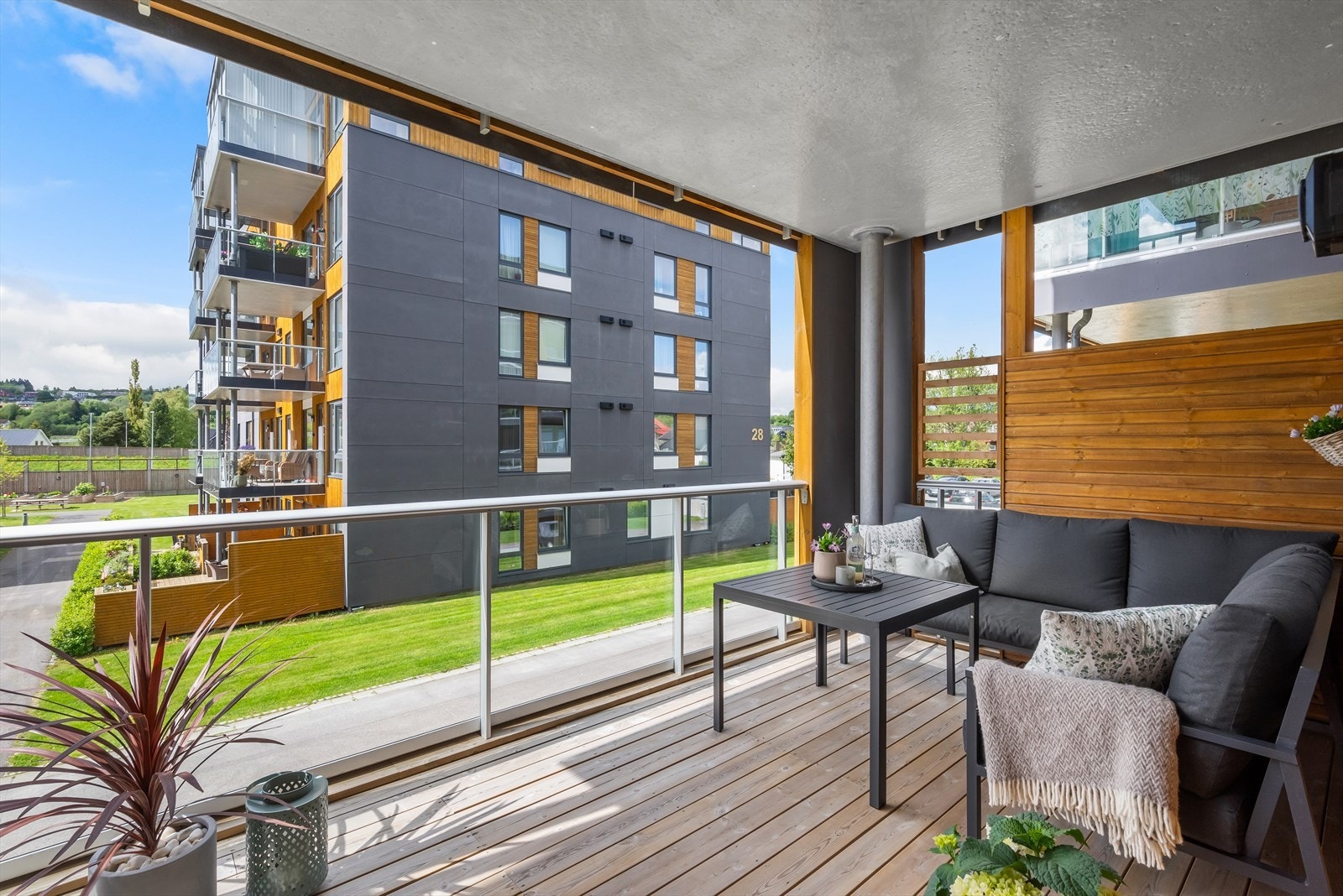 Her vil du få en moderne 3-roms leilighet med gjennomlys og flotte fargevalg Galleribilde