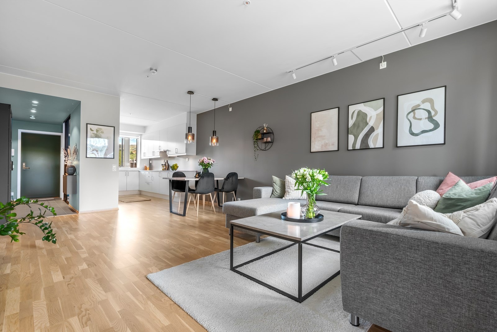 En lekker leilighet med god planløsning og vestvendt balkong Galleribilde