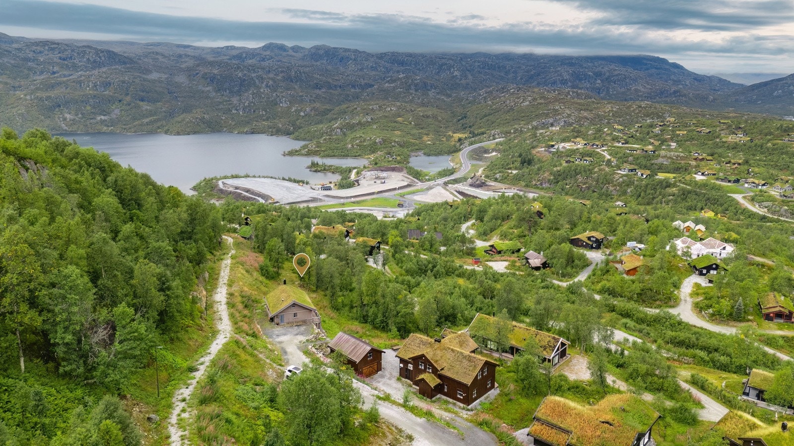 Hytta ligger lunt med svært gode snø og solforhold. Galleribilde