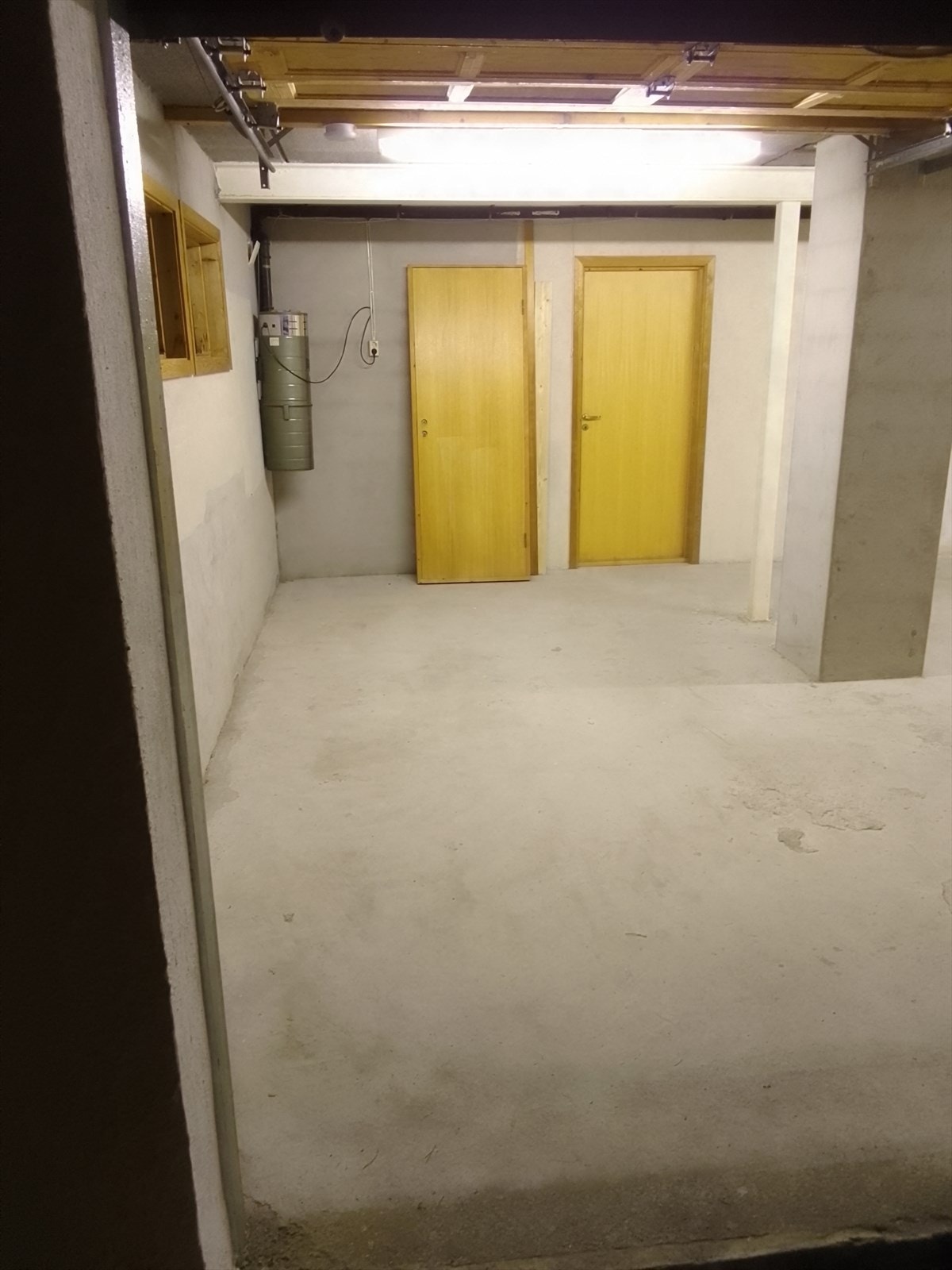 Innvendig garasje mot sportsbod Galleribilde