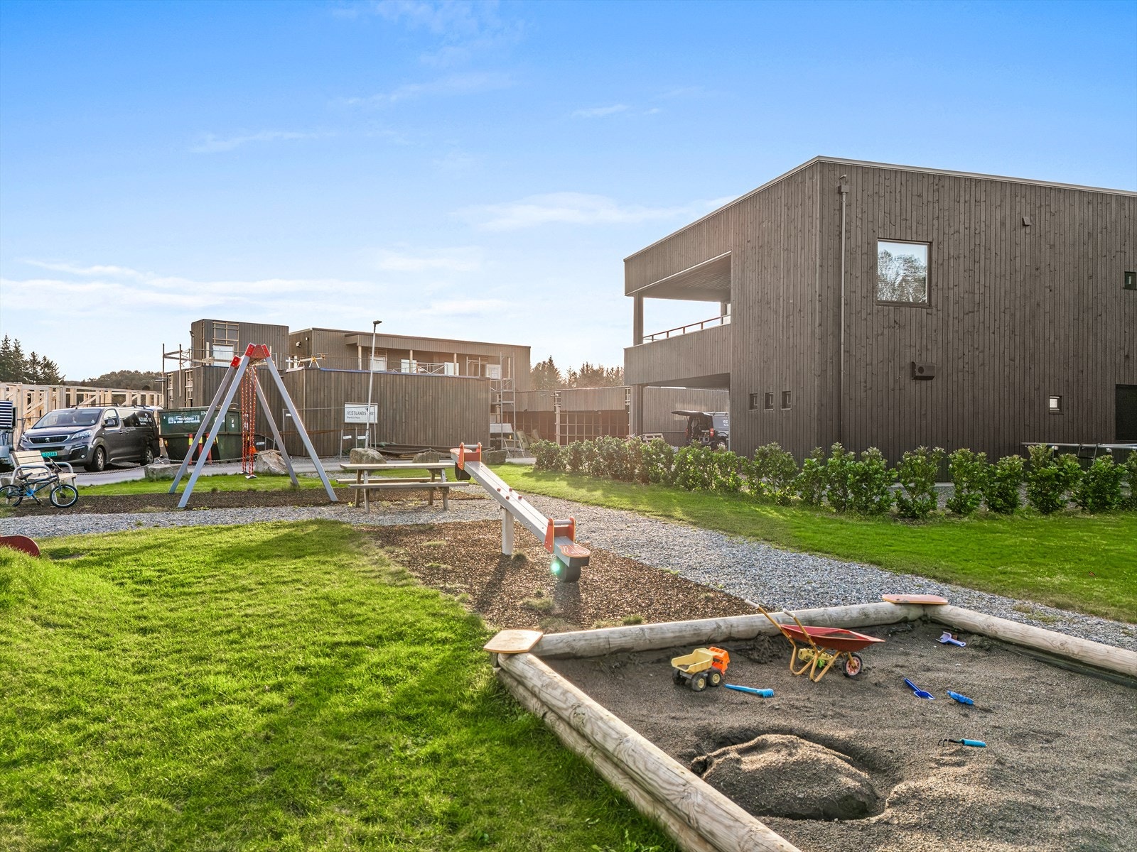 Lekeplass like i nærheten Galleribilde