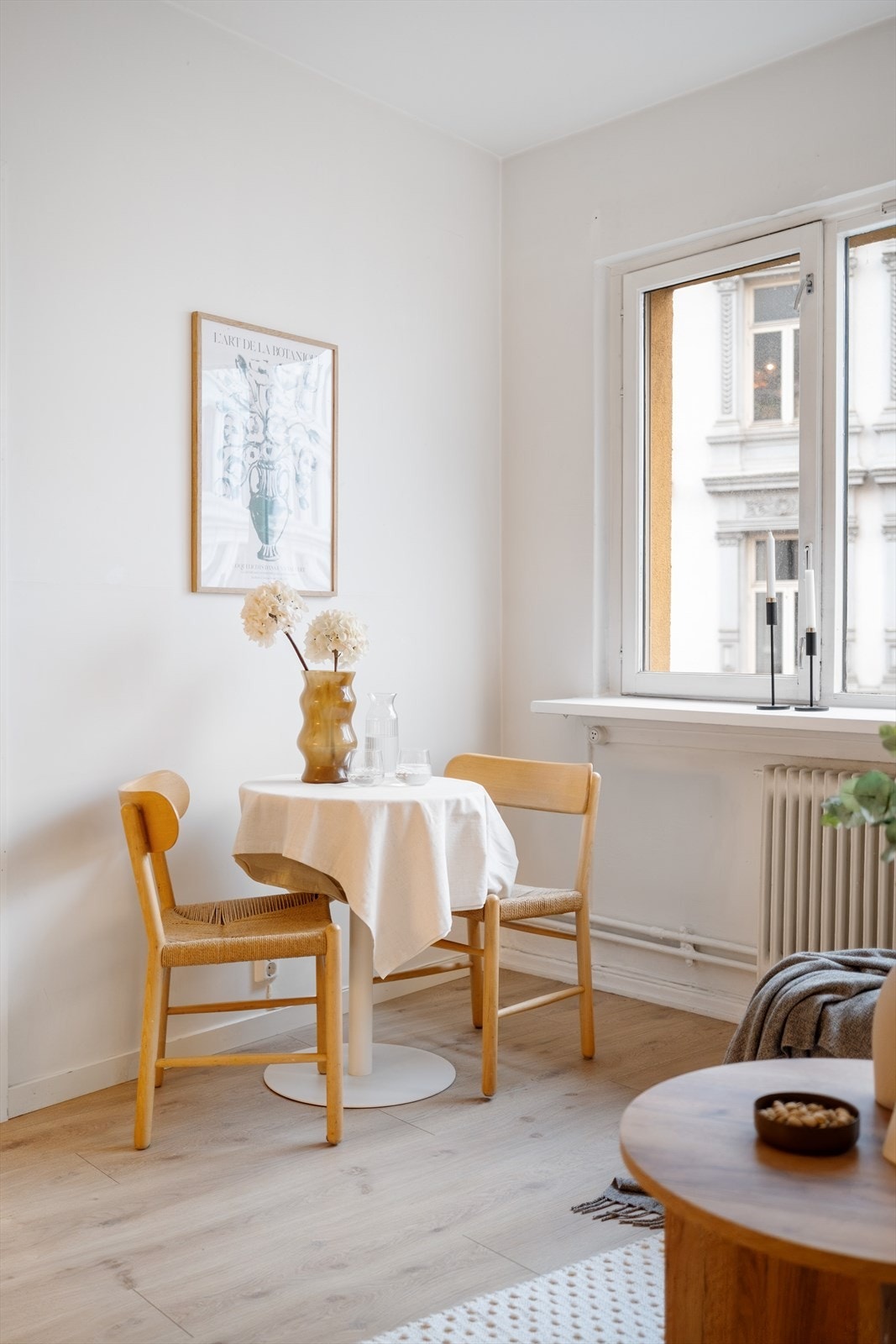 Lave felleskostnader på kr. 3.701,- som inkluderer varmtvann, fyring og TV/internett. Galleribilde