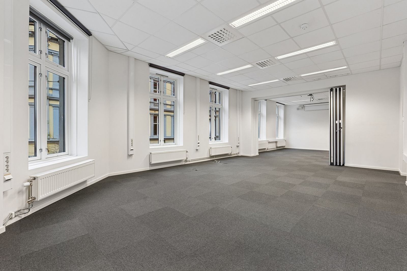 Lokalet har skillevegg som gir mulighet for oppdeling av arealet. Galleribilde